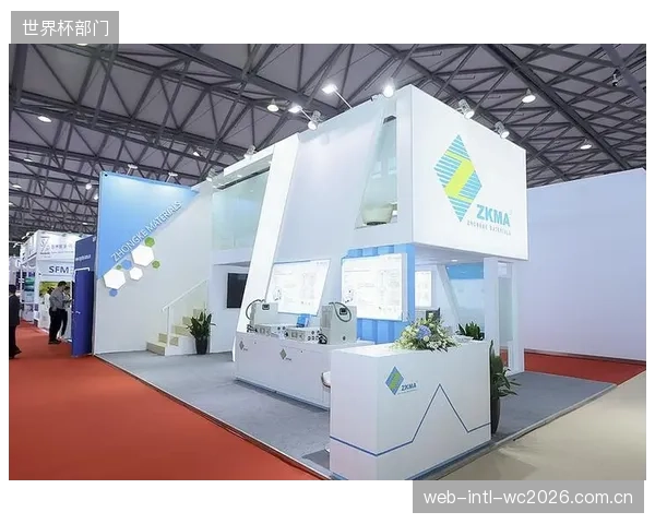 在追求极致的抗汗摩擦系数时，研发人员应如何平衡材料的透气性、柔韧性与耐用度，以避免陷入单点性能的误区？